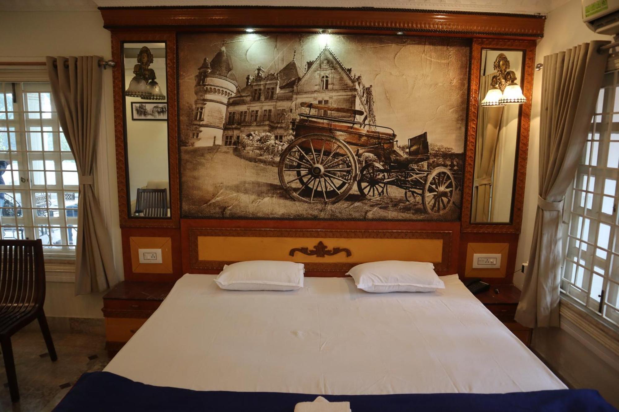 Swet Aparajita Hotel โบลปูร์ ภายนอก รูปภาพ